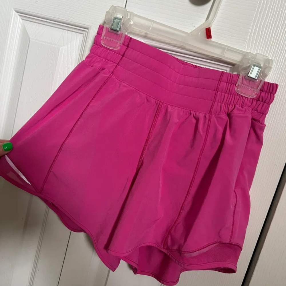 Lululemon Hotty hot high rise 4 inch shorts size 2
